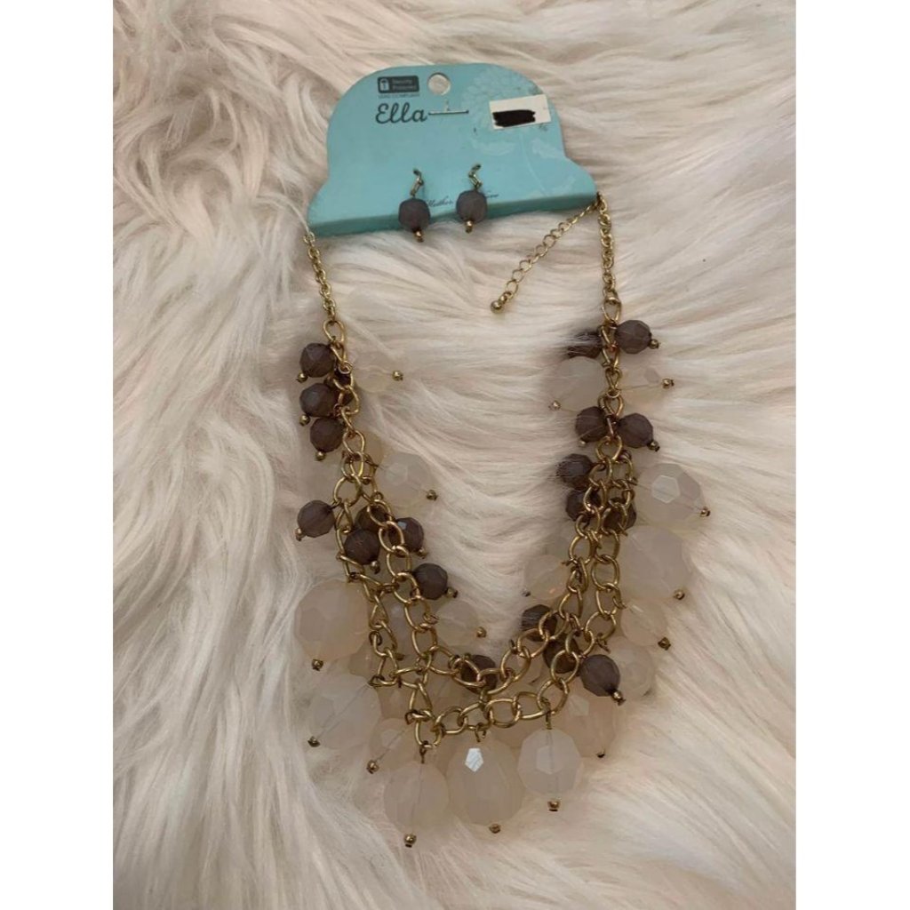 Nwt Woman’s Chunky Beaded Necklace W/ Matching Dan
